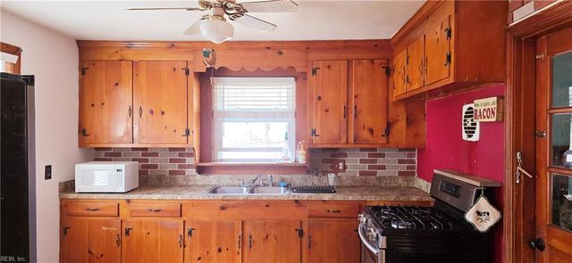 104 Cypress RD, Portsmouth, VA 23701