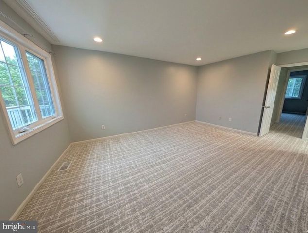 39 CABOT DR, Chesterbrook, PA 19087