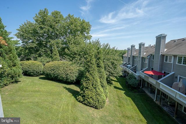 39 CABOT DR, Chesterbrook, PA 19087