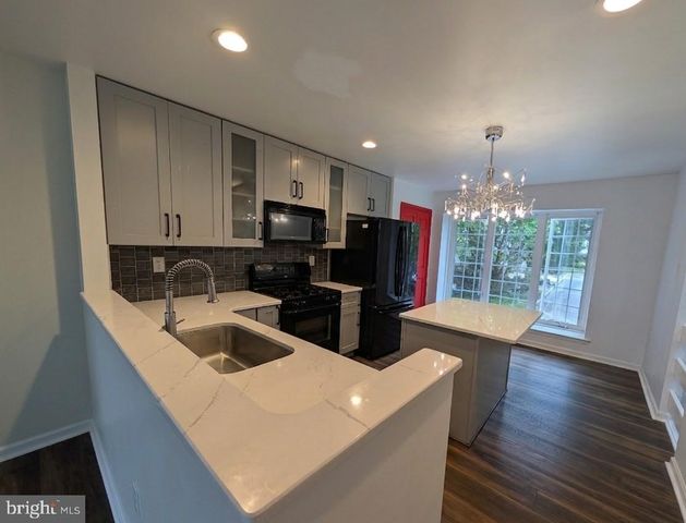 39 CABOT DR, Chesterbrook, PA 19087