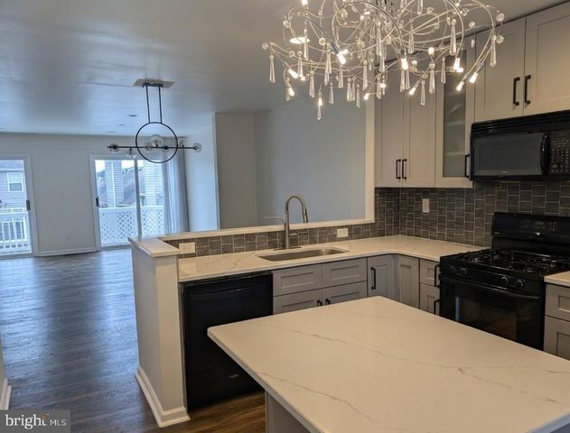 39 CABOT DR, Chesterbrook, PA 19087