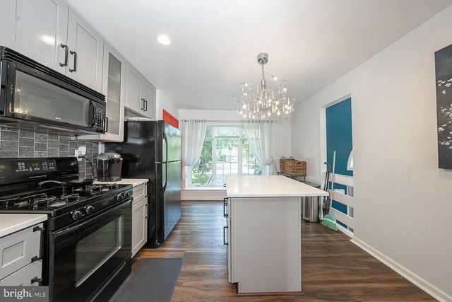 39 CABOT DR, Chesterbrook, PA 19087