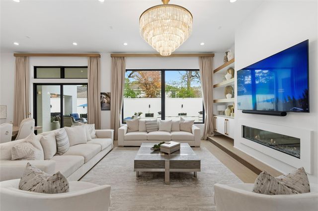 13034 Memorial Drive, Houston, TX 77079