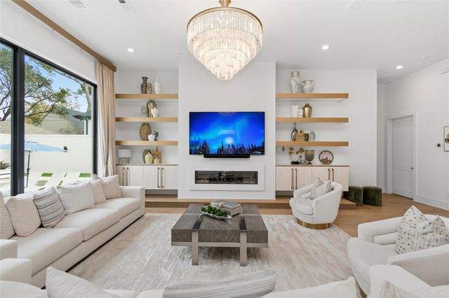 13034 Memorial Drive, Houston, TX 77079