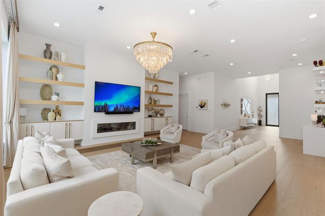 13034 Memorial Drive, Houston, TX 77079