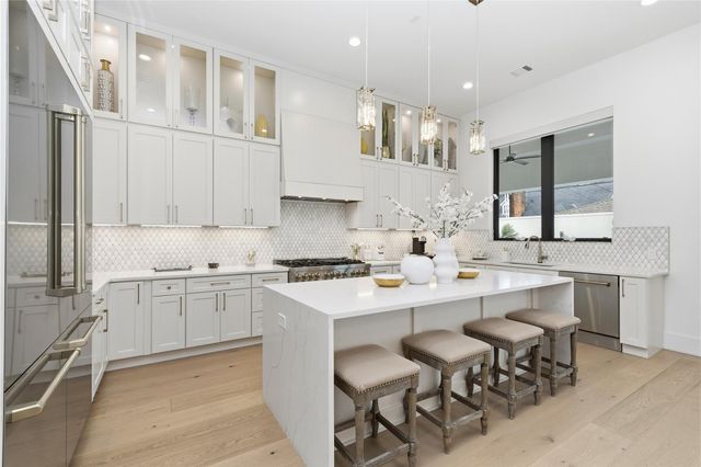 13034 Memorial Drive, Houston, TX 77079