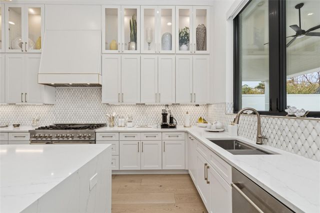 13034 Memorial Drive, Houston, TX 77079