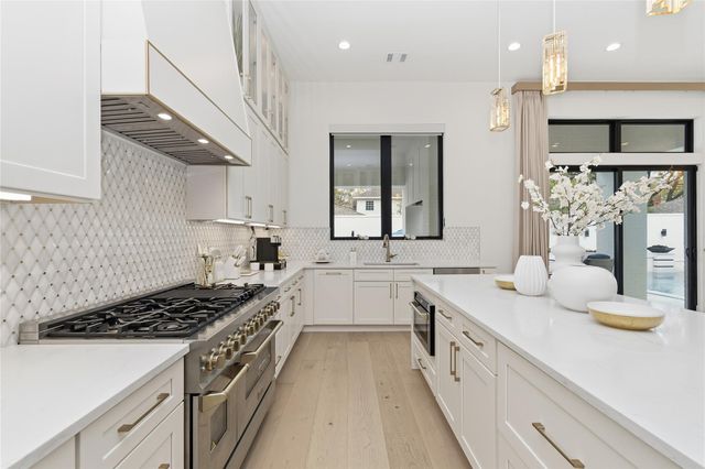 13034 Memorial Drive, Houston, TX 77079