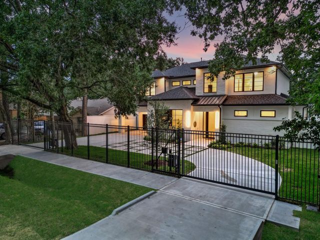 13034 Memorial Drive, Houston, TX 77079