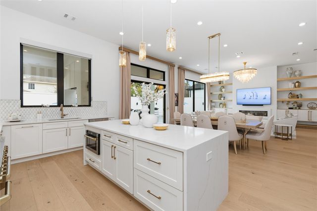 13034 Memorial Drive, Houston, TX 77079