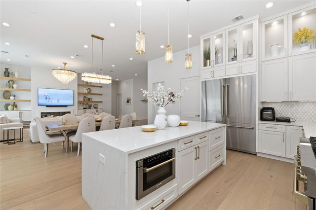 13034 Memorial Drive, Houston, TX 77079