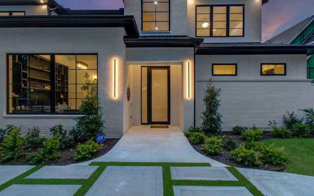 13034 Memorial Drive, Houston, TX 77079