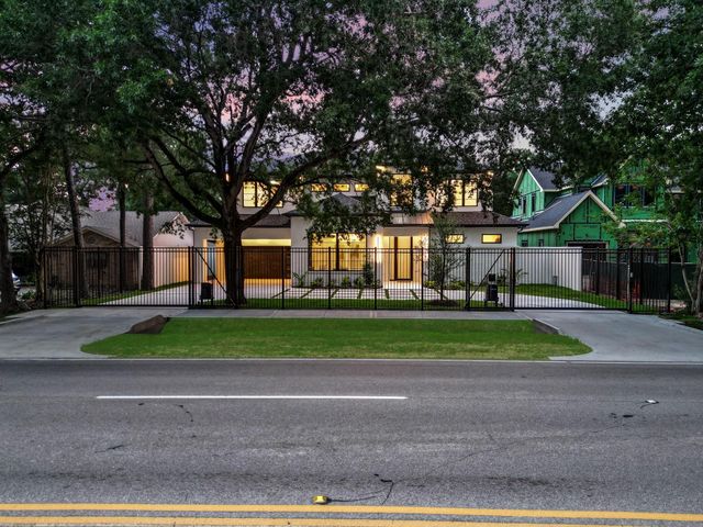 13034 Memorial Drive, Houston, TX 77079