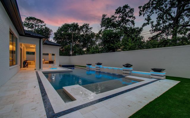 13034 Memorial Drive, Houston, TX 77079