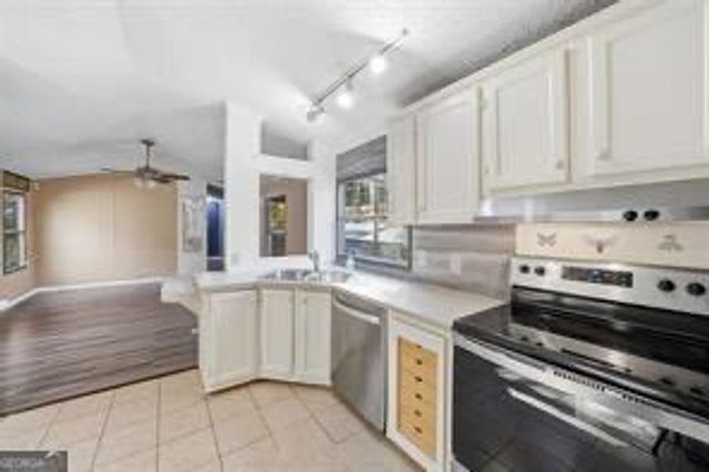 4273 CLARK Circle SE, Acworth, GA 30102