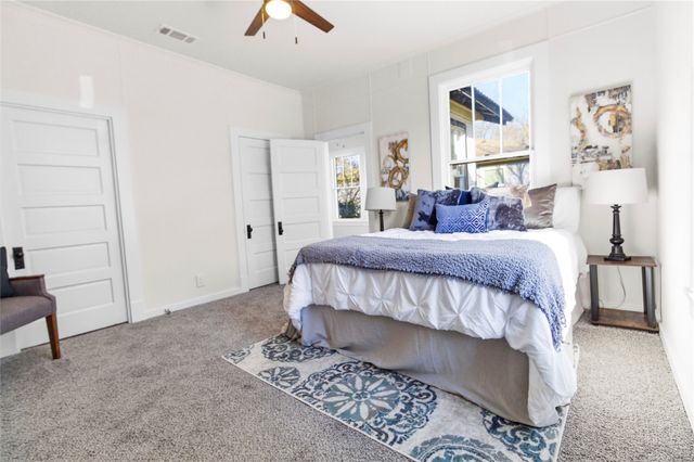 215 E 12th Street, Bonham, TX 75418
