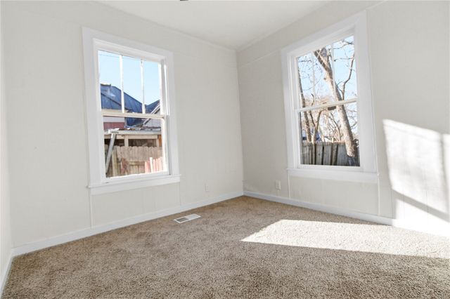 215 E 12th Street, Bonham, TX 75418