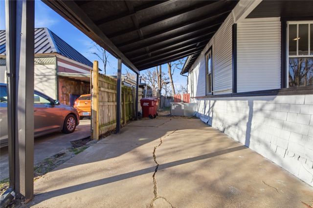 215 E 12th Street, Bonham, TX 75418