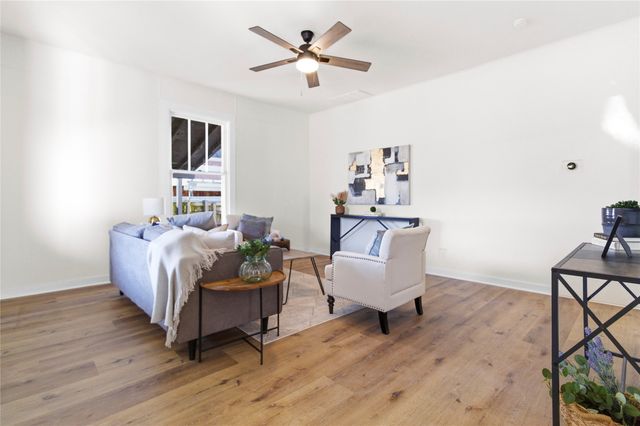 215 E 12th Street, Bonham, TX 75418