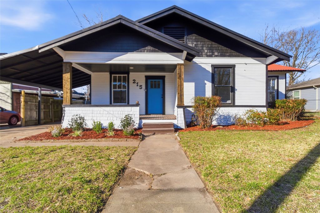 215 E 12th Street, Bonham, TX 75418