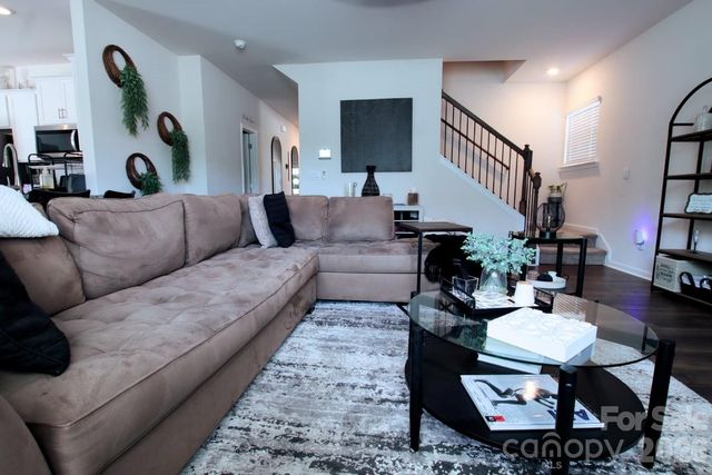 2005 Mariah Glen Court, Charlotte, NC 28213