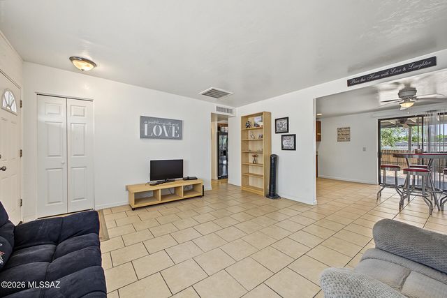 2773 W Via Del Santo, Tucson, AZ 85741