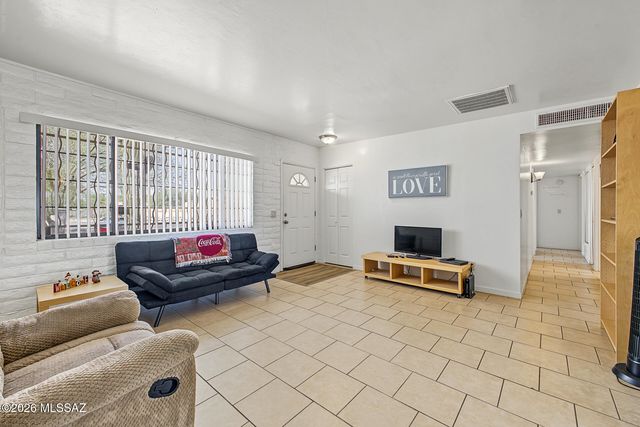2773 W Via Del Santo, Tucson, AZ 85741