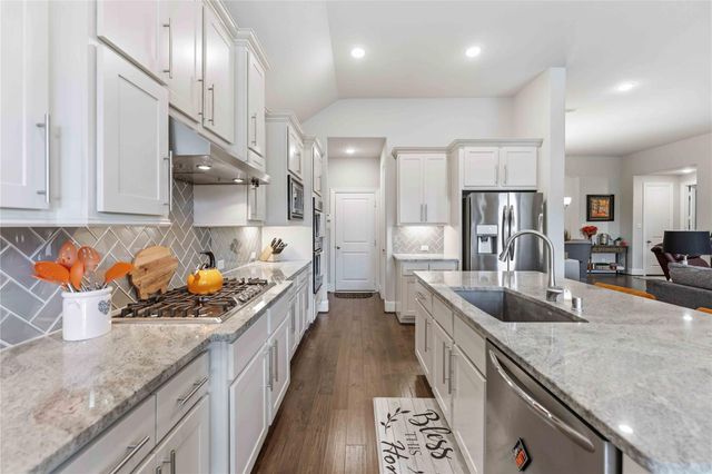 10127 Coopers Hawk Way, Conroe, TX 77385