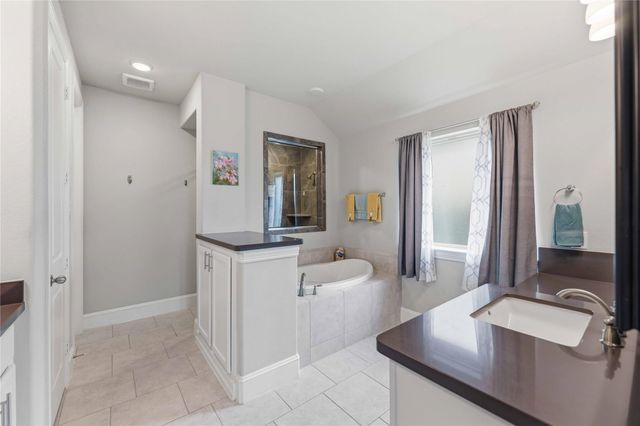 10127 Coopers Hawk Way, Conroe, TX 77385