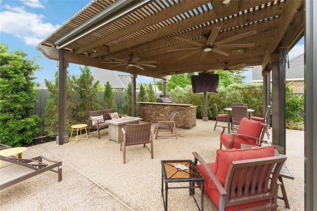 10127 Coopers Hawk Way, Conroe, TX 77385