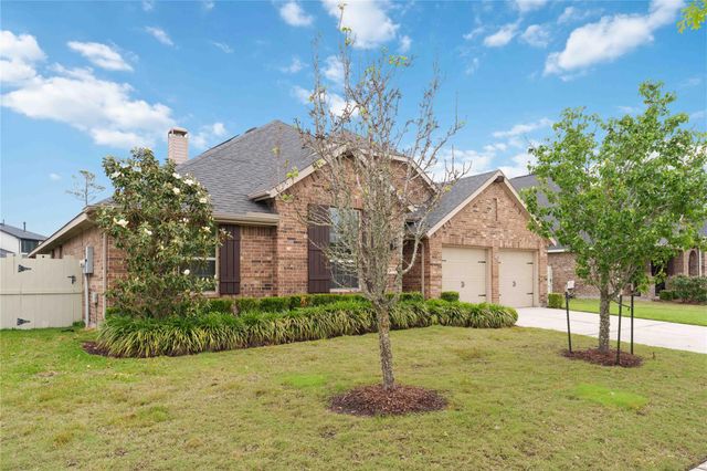 10127 Coopers Hawk Way, Conroe, TX 77385