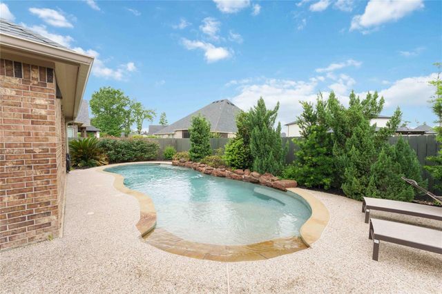 10127 Coopers Hawk Way, Conroe, TX 77385