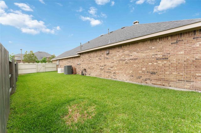 10127 Coopers Hawk Way, Conroe, TX 77385