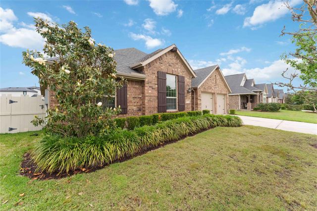 10127 Coopers Hawk Way, Conroe, TX 77385