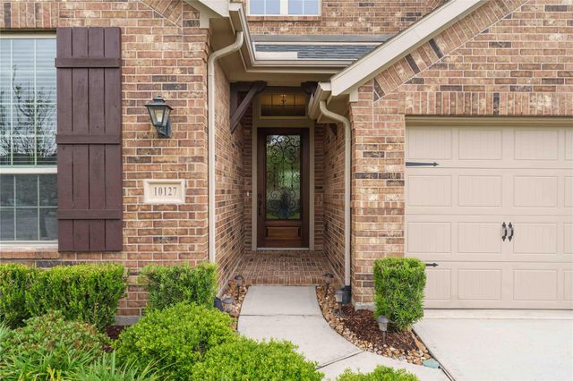 10127 Coopers Hawk Way, Conroe, TX 77385