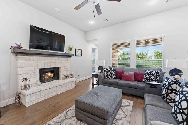 10127 Coopers Hawk Way, Conroe, TX 77385