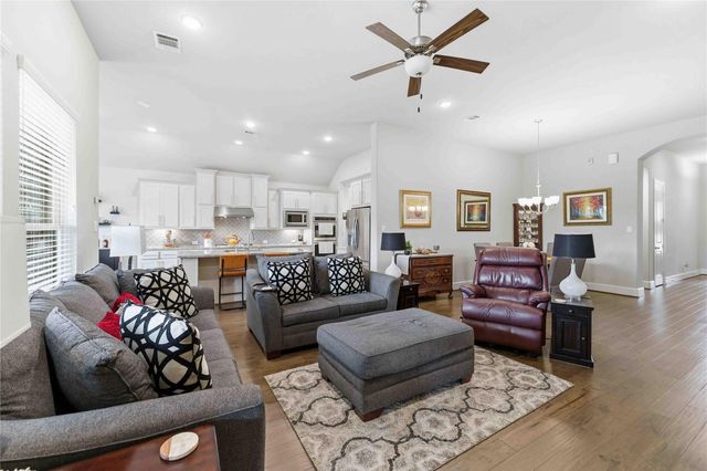 10127 Coopers Hawk Way, Conroe, TX 77385