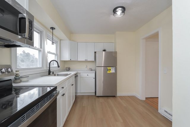 72 Honeysuckle Dr 72, Chicopee, MA 01022