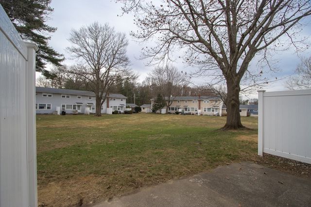 72 Honeysuckle Dr 72, Chicopee, MA 01022