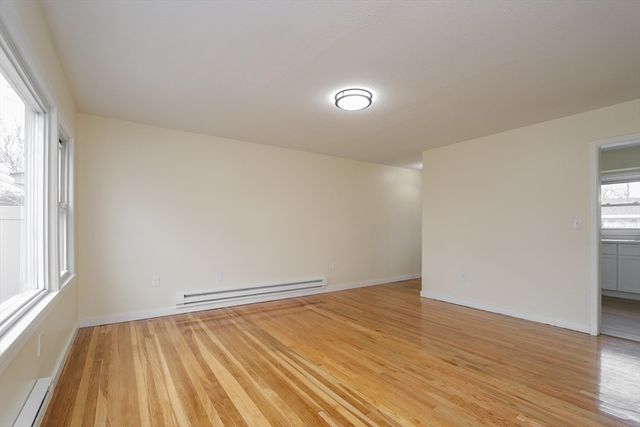 72 Honeysuckle Dr 72, Chicopee, MA 01022