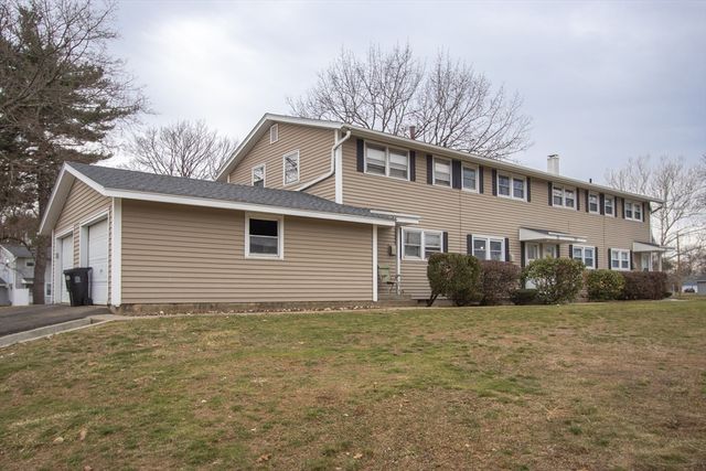 72 Honeysuckle Dr 72, Chicopee, MA 01022