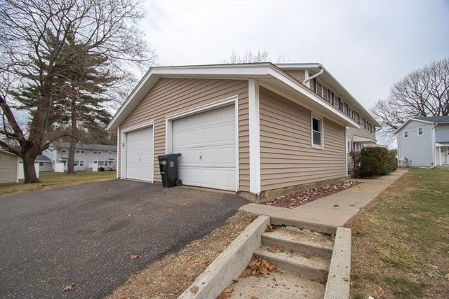 72 Honeysuckle Dr 72, Chicopee, MA 01022
