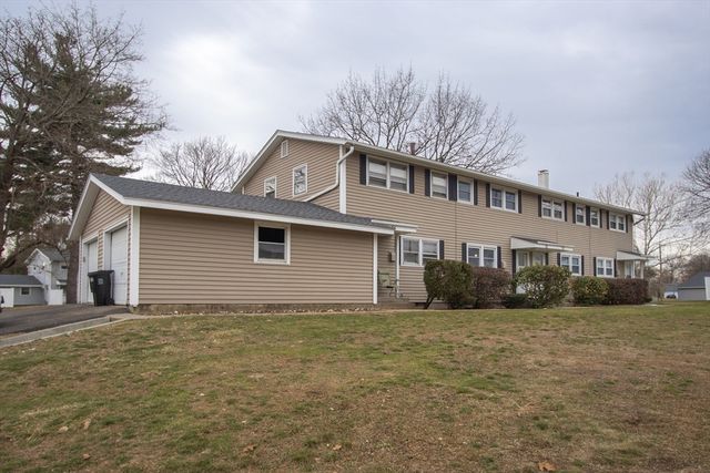 72 Honeysuckle Dr 72, Chicopee, MA 01022