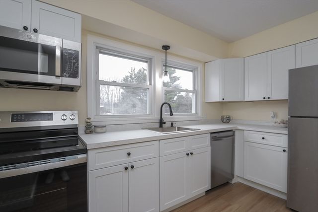 72 Honeysuckle Dr 72, Chicopee, MA 01022
