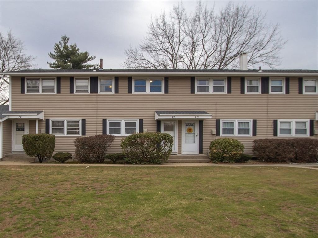 72 Honeysuckle Dr 72, Chicopee, MA 01022