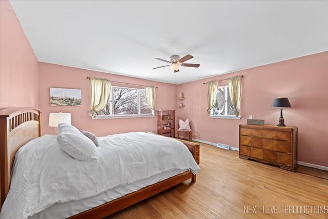 38W443 Sunset Drive, St. Charles, IL 60175