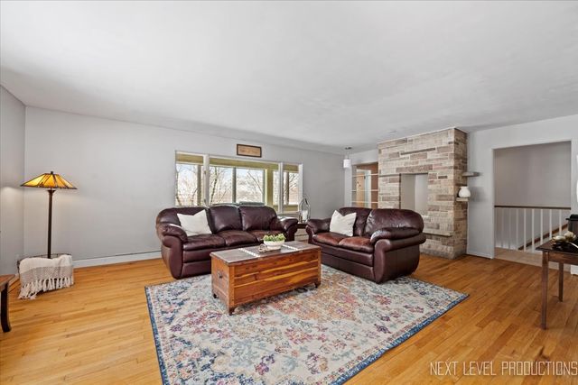 38W443 Sunset Drive, St. Charles, IL 60175