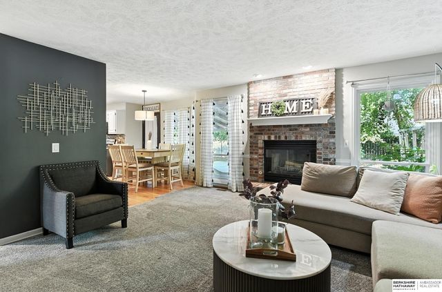 804 Valentine Lane, Papillion, NE 68046