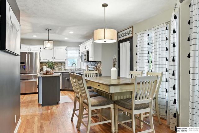 804 Valentine Lane, Papillion, NE 68046