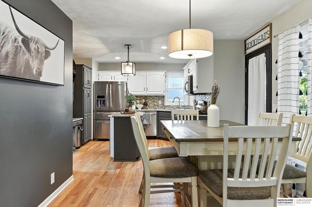 804 Valentine Lane, Papillion, NE 68046